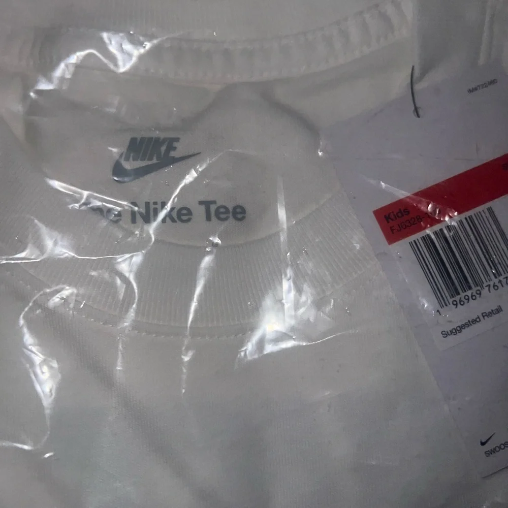 Nike Big Kids Sportswear Standard-Fit Printed T-Shirt/Tee | Color:‎ White | NEW